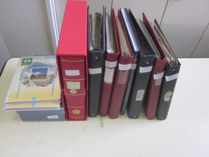 Un carton avec 10 classeurs et une boite...