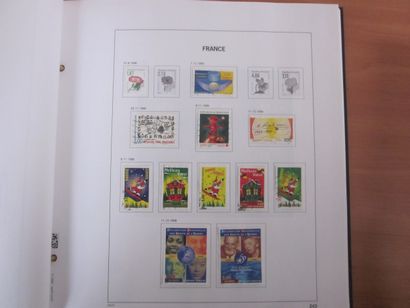 Un carton avec 3 albums DAVO avec étuis (bon...