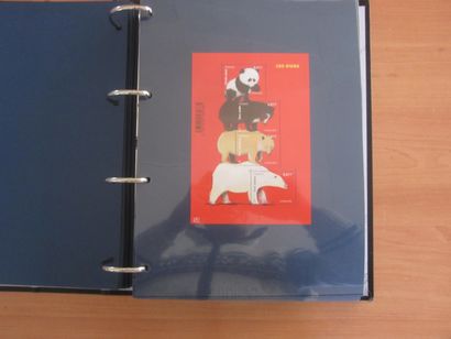 Un album avec feuilles TP de France neufs**...
