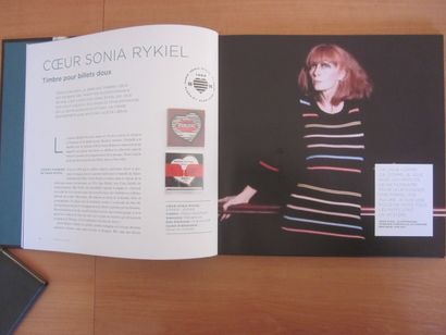 Deux livres des timbres de la poste française...