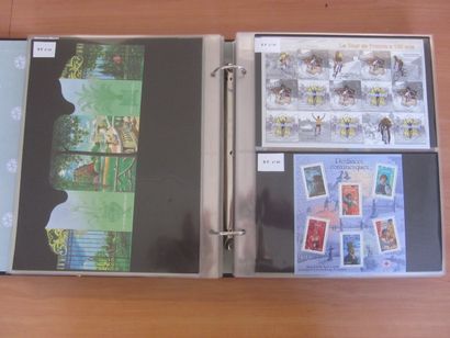 Un album Yvert et Tellier avec étuis TP de...