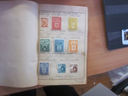 Une boîte avec un vrac de TP divers pays....