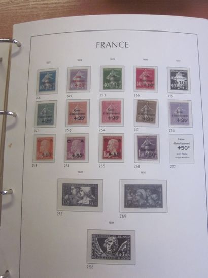 Deux albums avec feuilles LEUCHTTURM TP de...