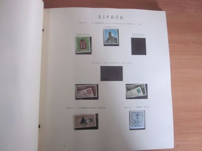 Deux albums et un classeur Espagne TP oblitérés...