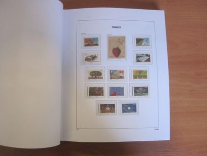 Trois albums DAVO avec étuis (bon état),...