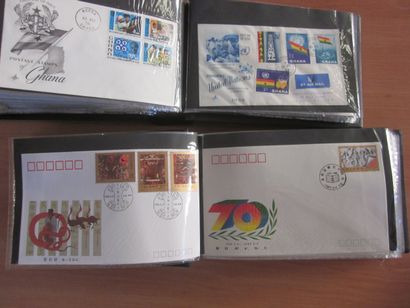 Deux cartons avec 19 classeurs (contenance...