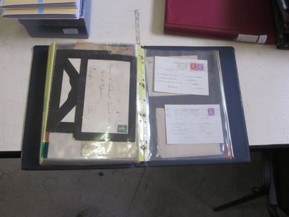 Un carton avec 10 classeurs et une boite...