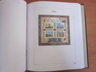 Un album DAVO avec étuis (bon état), TP de...
