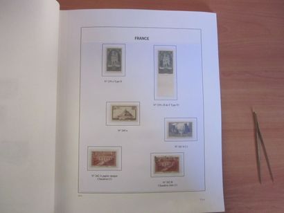 Trois albums DAVO avec étuis (bon état),...