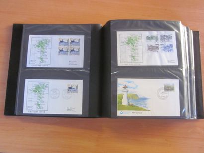 Quatre cartons avec 18 classeurs (contenance...