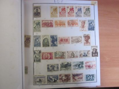 Un carton avec un album de TP des colonies...