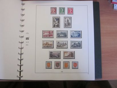 Un carton avec 2 albums SAFE avec étui (bon...