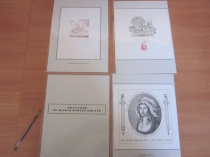Deux pochettes, l'une avec des gravures émises...