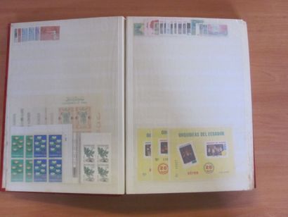 Un carton avec 7 classeurs (remplissage inégal)...