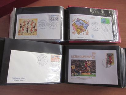 Deux cartons avec 19 classeurs (contenance...