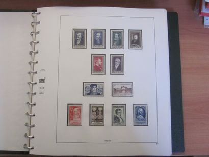 Un carton avec 2 albums SAFE avec étui (bon...