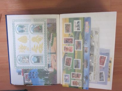 Trois Albums SAFE (bon état) TP France neufs**...