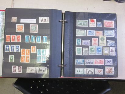 Deux cartons avec 12 classeurs (bon état...
