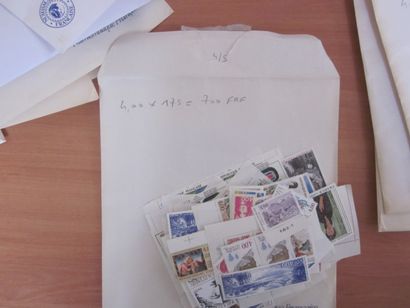 Un carton avec des pochettes TP de France...