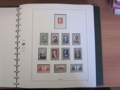 Un carton avec 2 albums SAFE avec étui (bon...