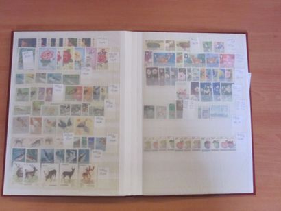 Un carton avec 7 classeurs (remplissage inégal)...