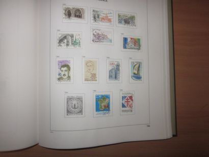 Un carton avec 3 albums DAVO avec étuis (bon...