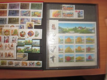 Un carton avec 8 classeurs de TP dont un...