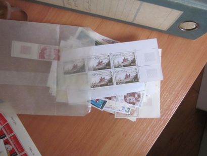 Une pochette avec des TP de France neufs**,...