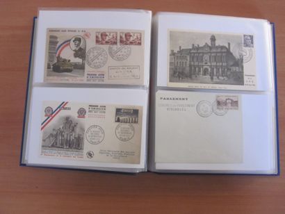 Deux cartons avec 13 classeurs de premiers...