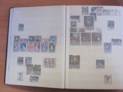 Trois cartons avec 20 classeurs de TP principalement...