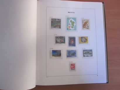 Un album DAVO avec étuis (bon état), un de...