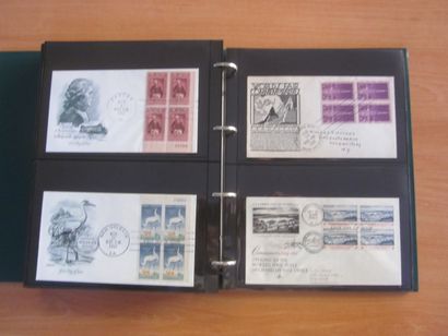 Quatre cartons avec 30 classeurs (contenance...
