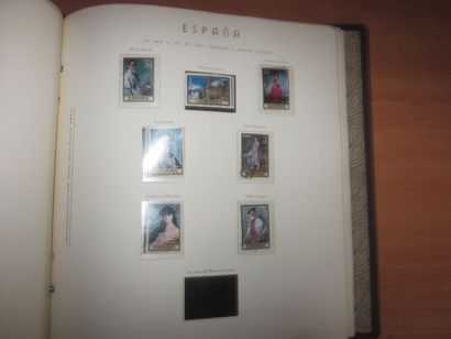 Deux albums et un classeur Espagne TP oblitérés...