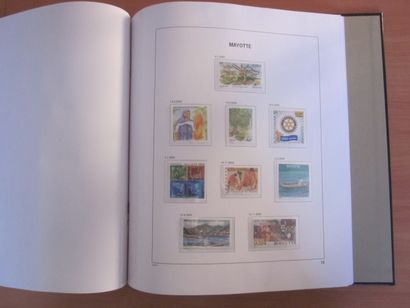 Un album DAVO avec étuis (bon état), un de...