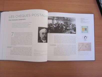 Deux livres des timbres de la poste française...
