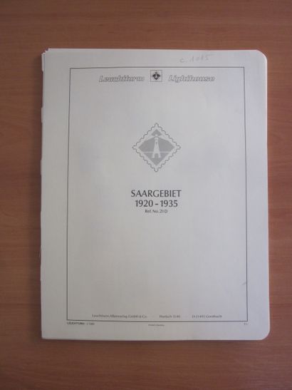Une chemise avec des pages Luchtturm de la...