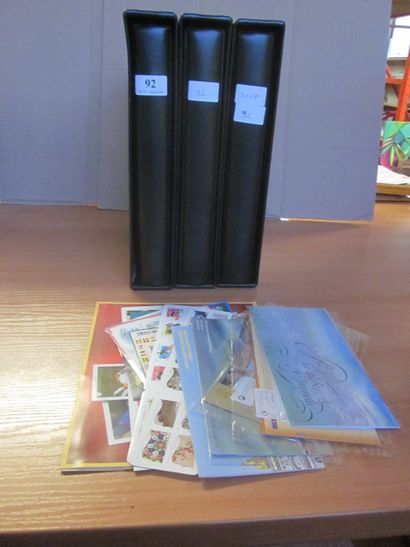 Trois albums SAFE avec étui (bon état sauf...