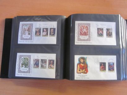 Quatre cartons avec 18 classeurs (contenance...