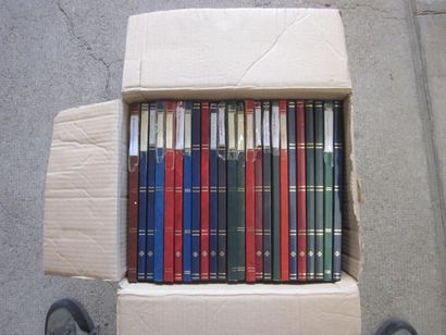 Un carton avec 24 classeurs de TP avec classement...