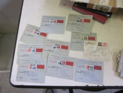 Deux cartons avec 5 albums (1 vide) 9 classeurs...
