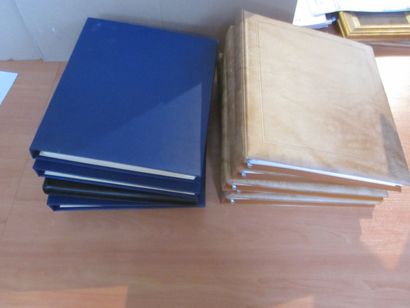 Un carton avec un ensemble de 5 collections...
