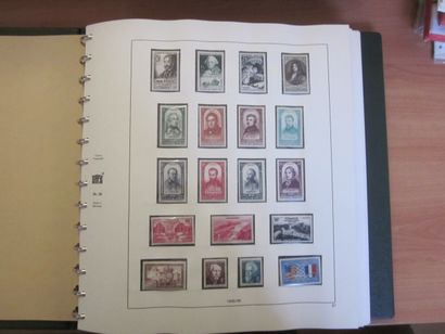 Un carton avec 2 albums SAFE avec étui (bon...