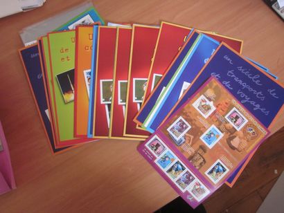 Une pochette avec des carnets et des blocs...