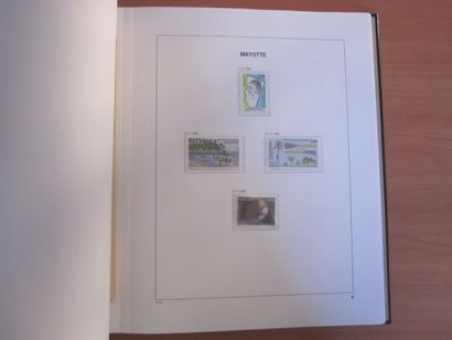 Un album DAVO avec étuis (bon état), un de...