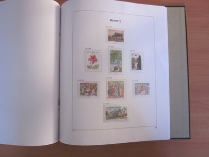 Un album DAVO avec étuis (bon état), un de...