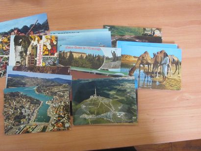 Un carton avec des CP modernes et des reproductions....