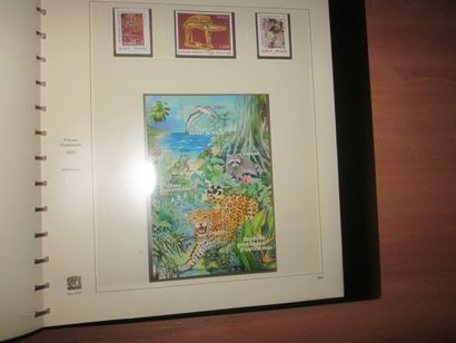 Trois albums SAFE avec étui (bon état sauf...