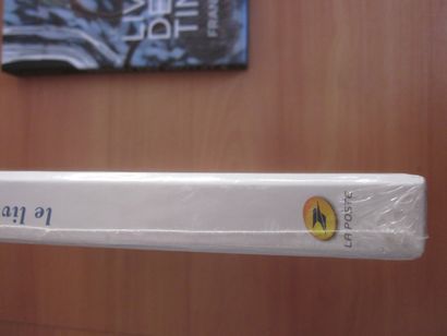 Deux livres des timbres de la poste française...