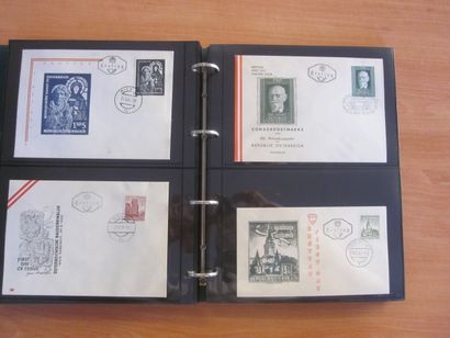 Quatre cartons avec 30 classeurs (contenance...