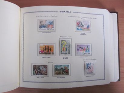 Trois albums (1 EDIFIL avec étui reluire...
